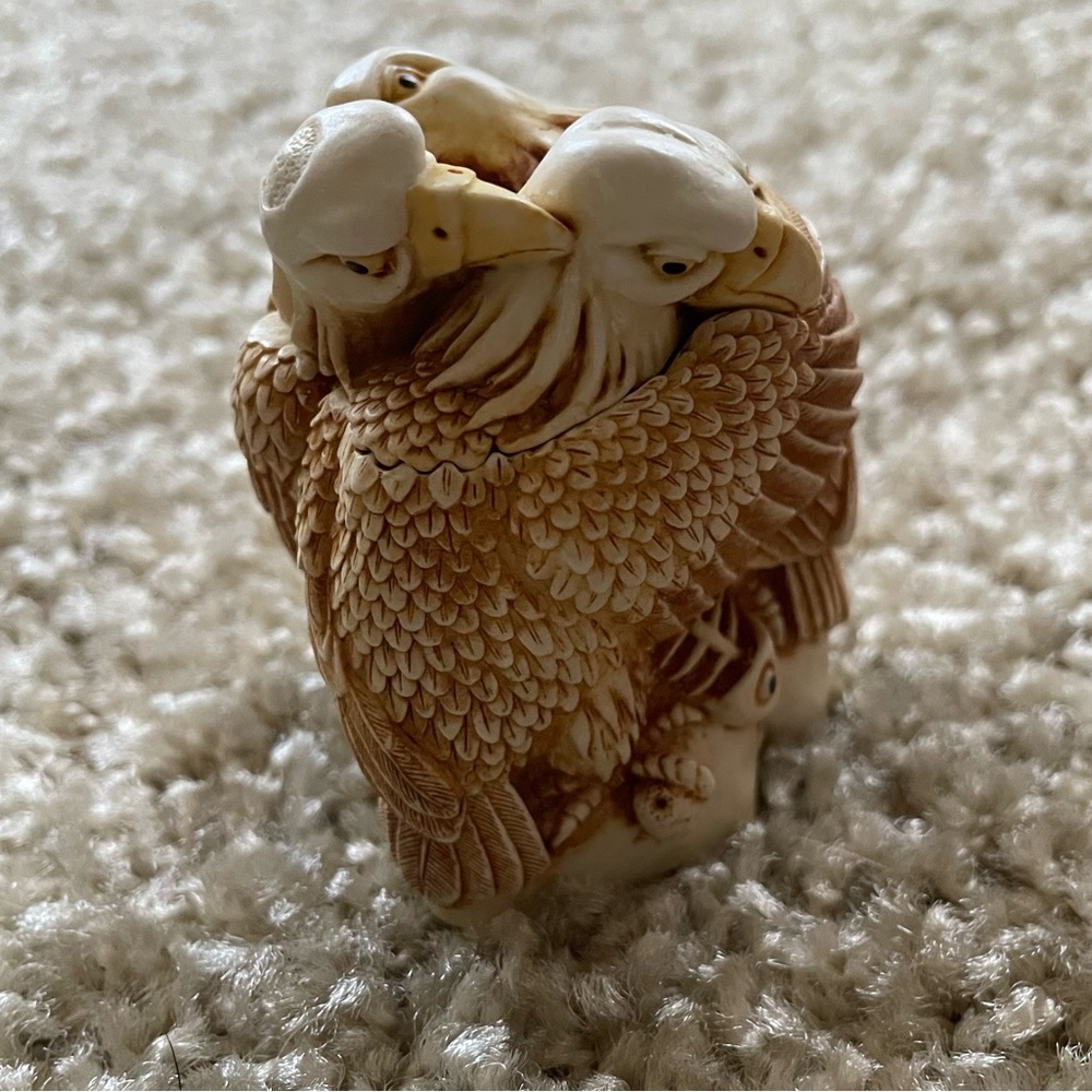 Vintage Harmony Kingdom
Queens Counsel Eagle Trinket
Box 1998 - treasure jests